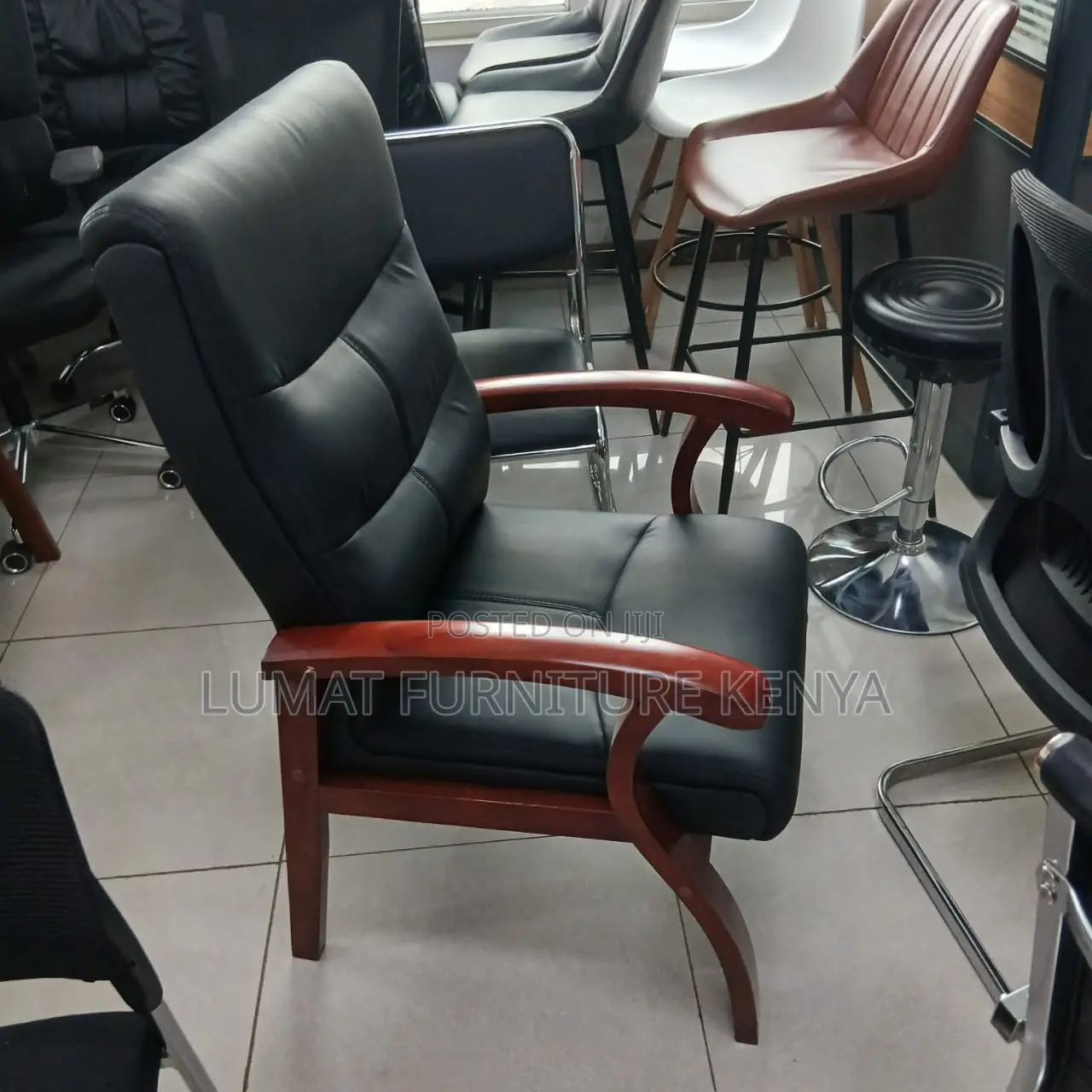 Modern Mahogany Strong Visitors Seat