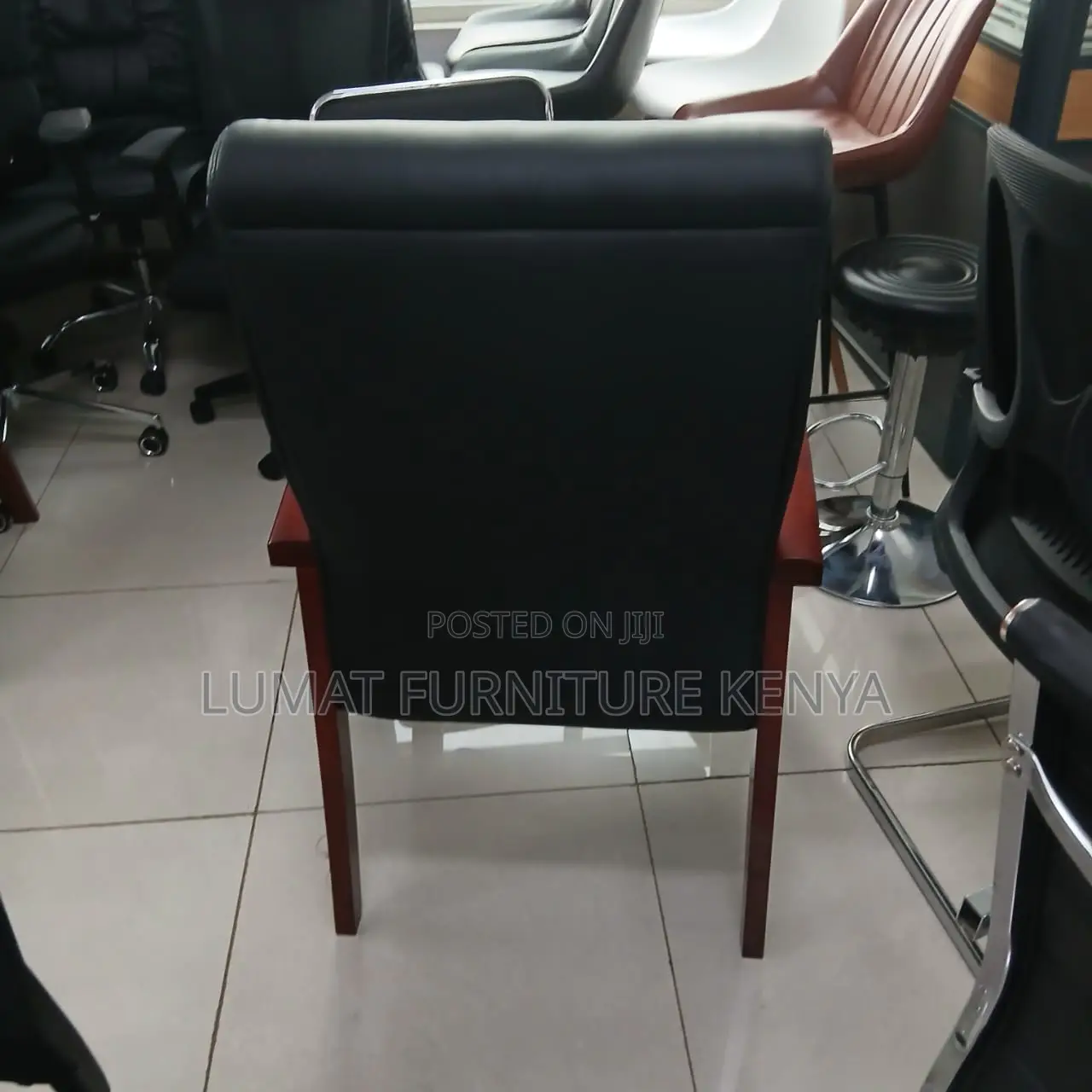 Modern Mahogany Strong Visitors Seat