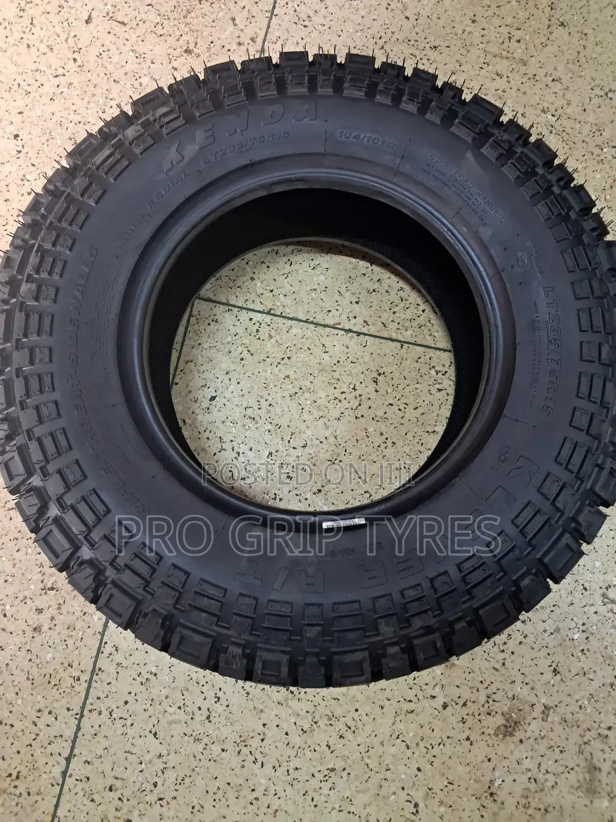 Kenda Mt 235/75/15