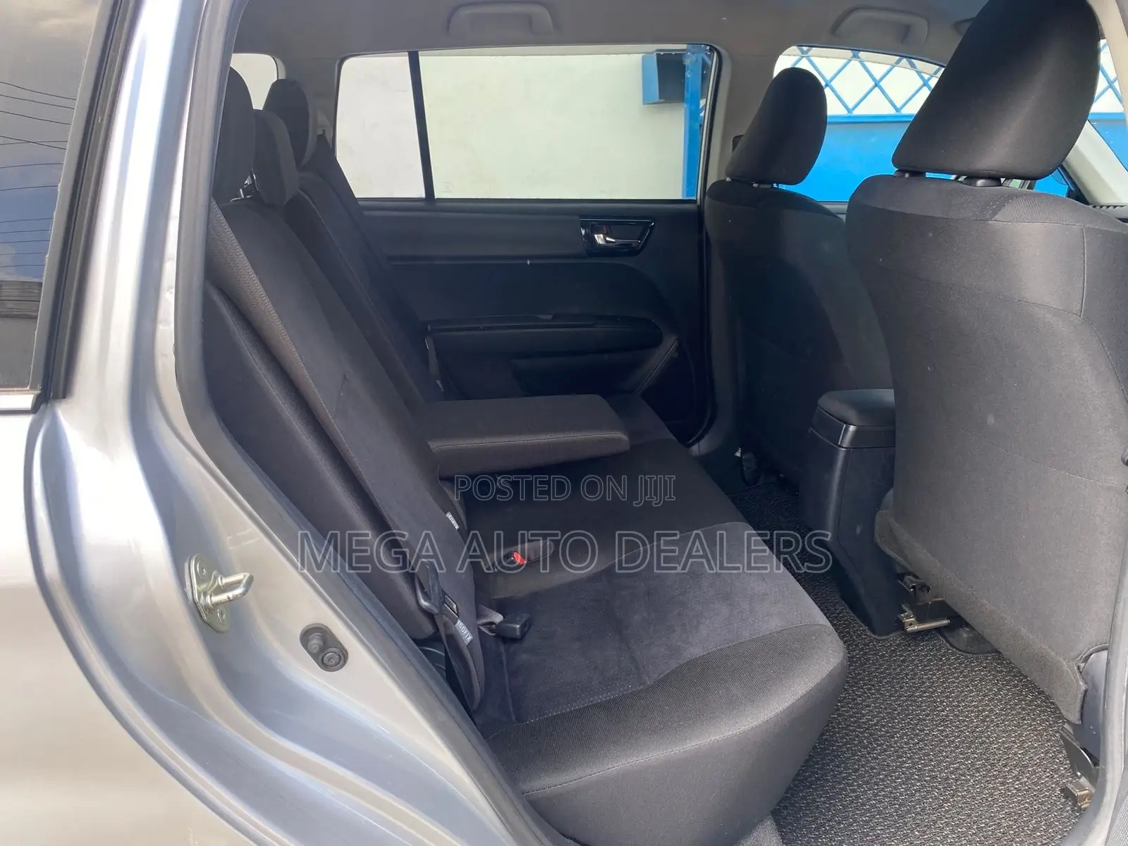 Toyota Corolla Fielder 2018 Silver