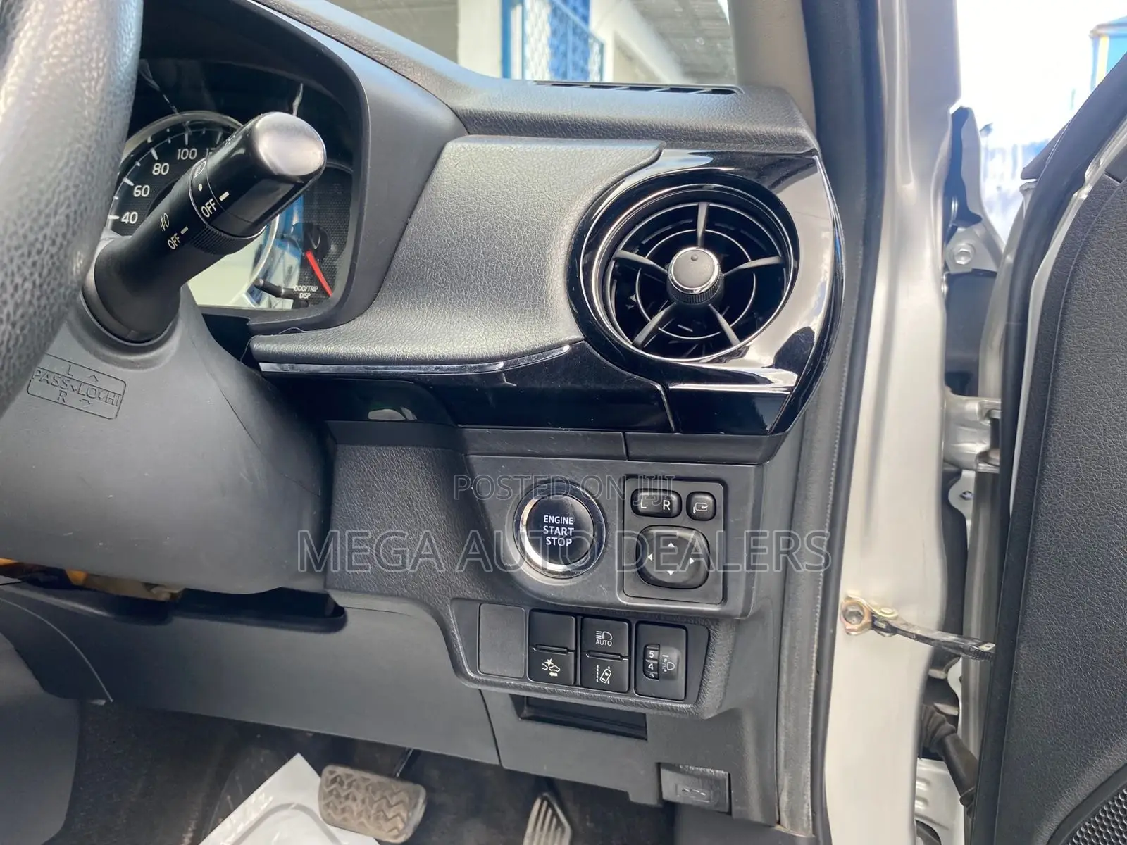 Toyota Corolla Fielder 2018 Silver