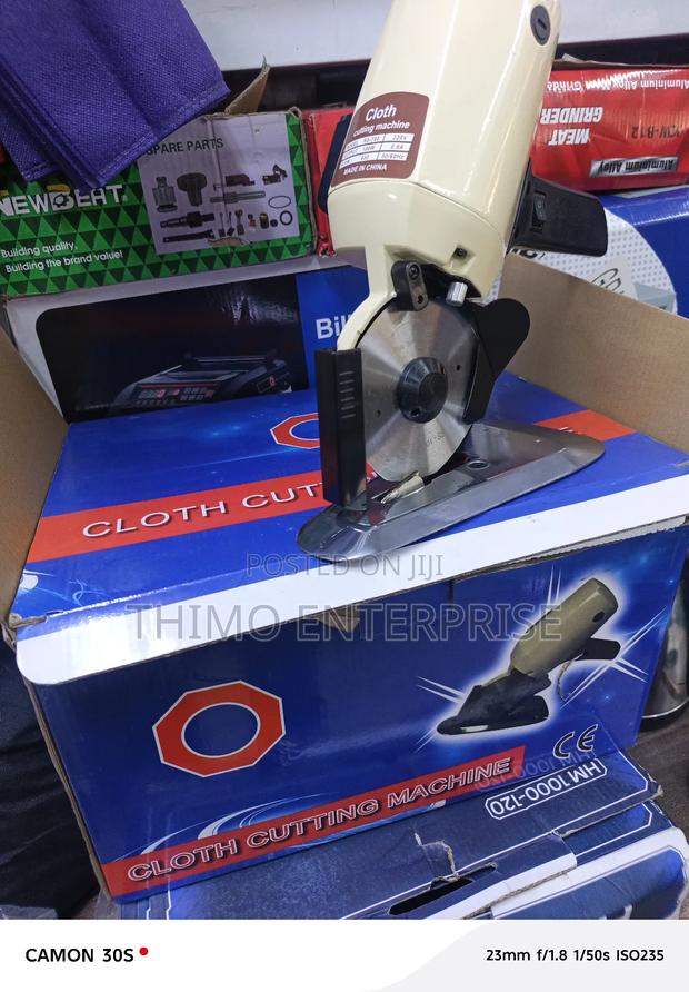 Cloth Cutting Machine
