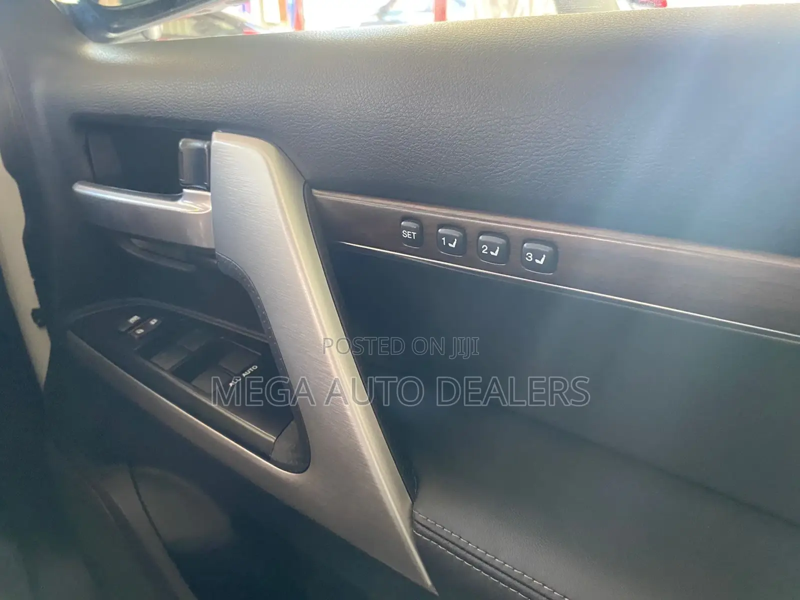 Toyota Land Cruiser 4.6 V8 ZX 2018 White