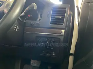 Toyota Land Cruiser 4.6 V8 ZX 2018 White