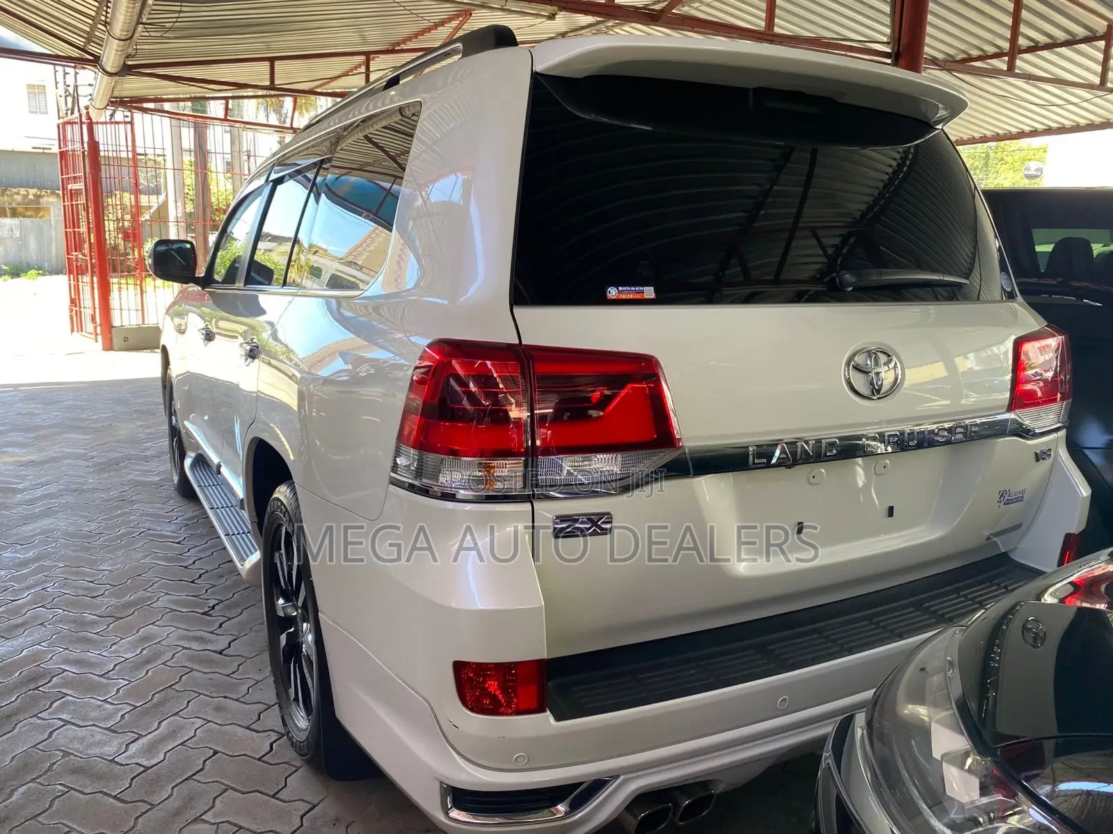 Toyota Land Cruiser 4.6 V8 ZX 2018 White