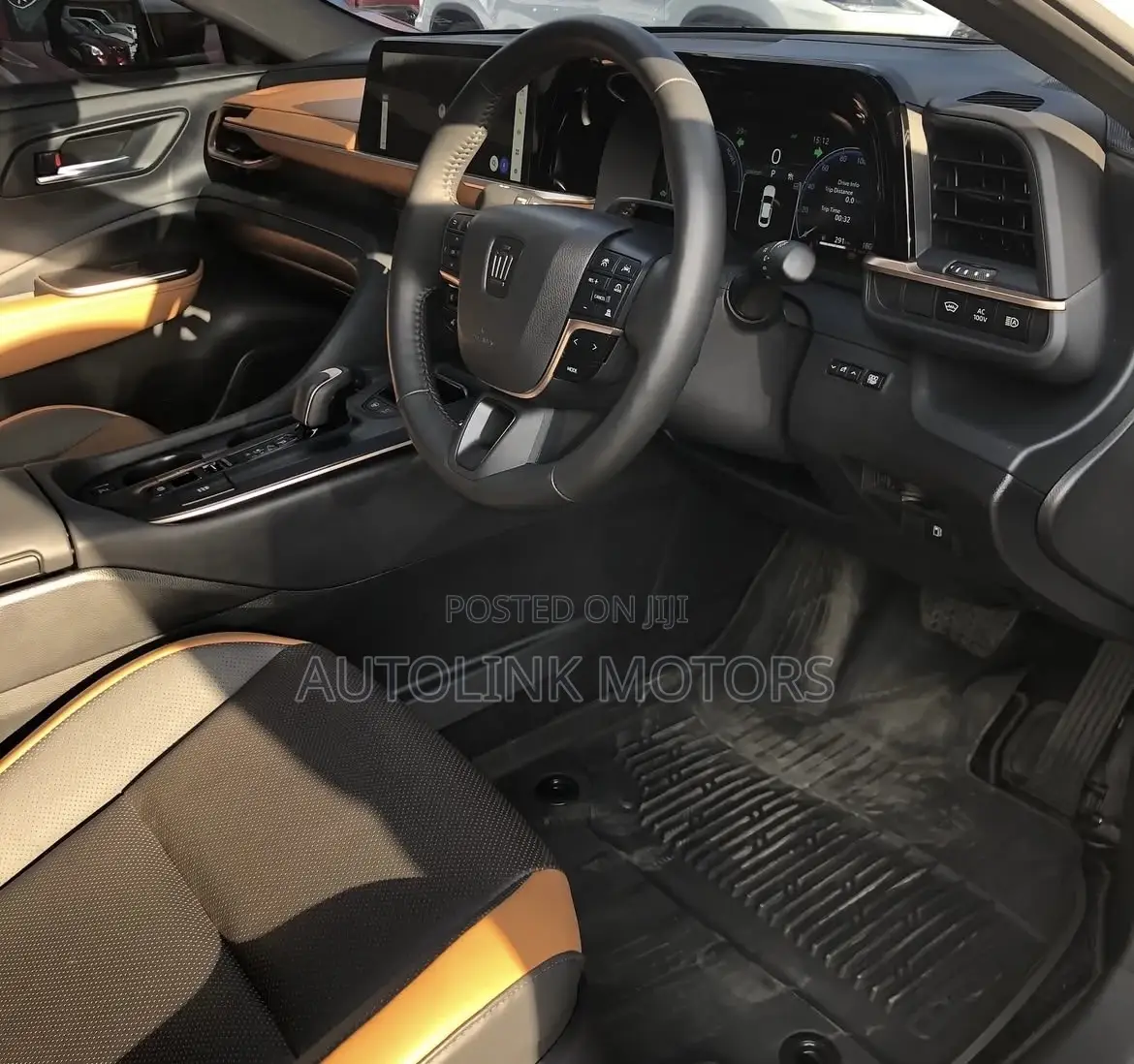 Toyota Crown XLE AWD 2024 White