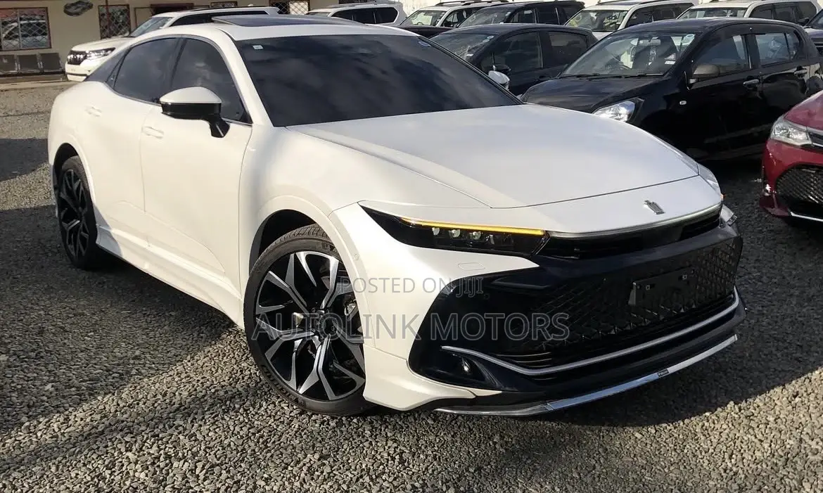Toyota Crown XLE AWD 2024 White