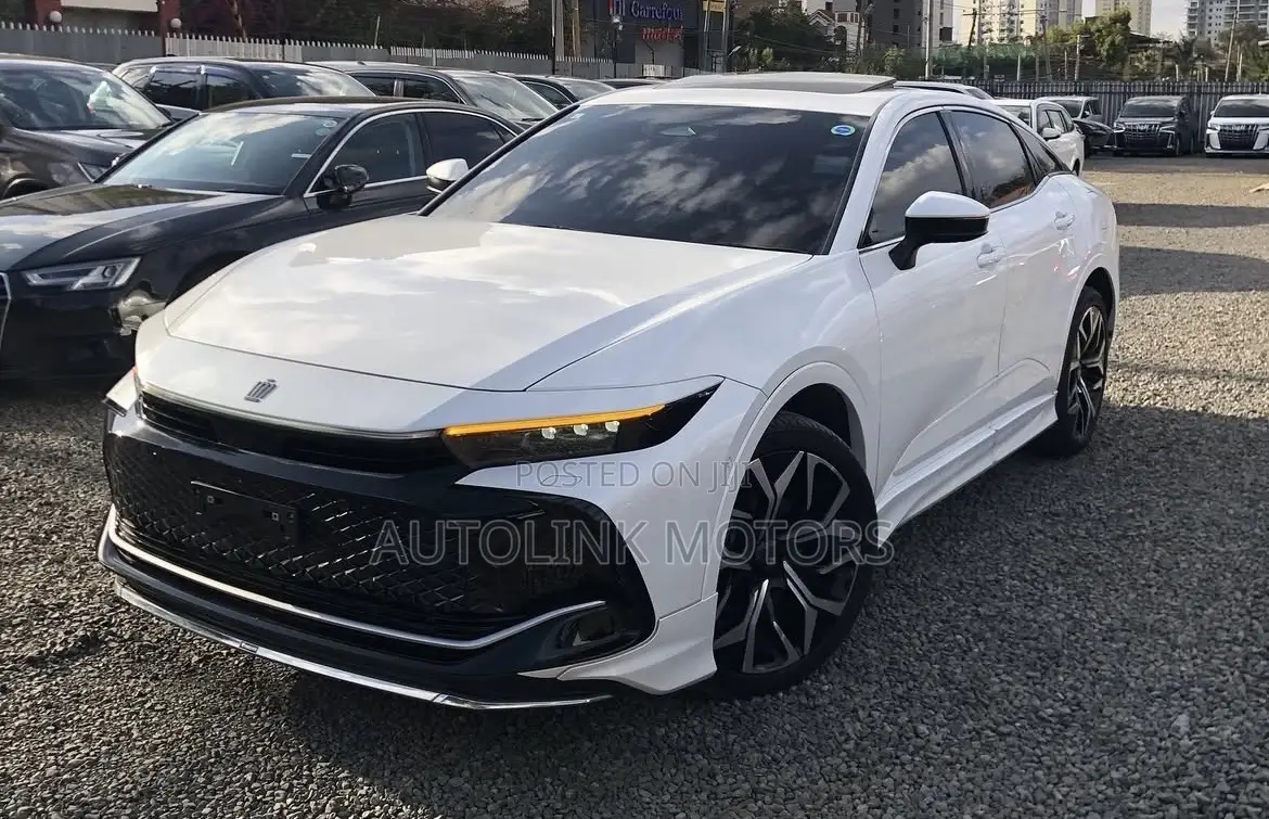 Toyota Crown XLE AWD 2024 White
