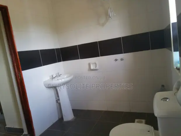 5bdrm Maisonette in Ngoingwa Estate for sale