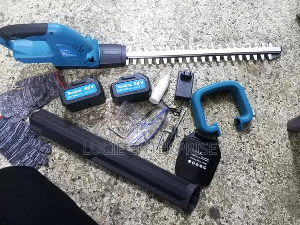 Makita Cordless Hedge Trimmer - main view