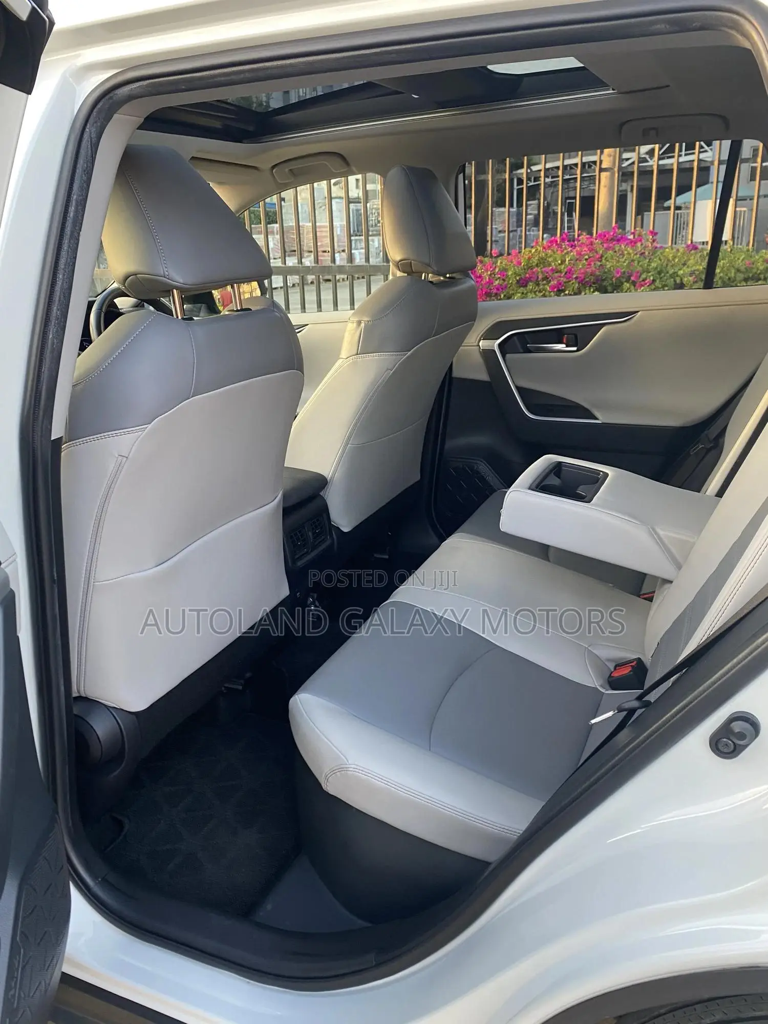 Toyota RAV4 Hybrid 2019 White