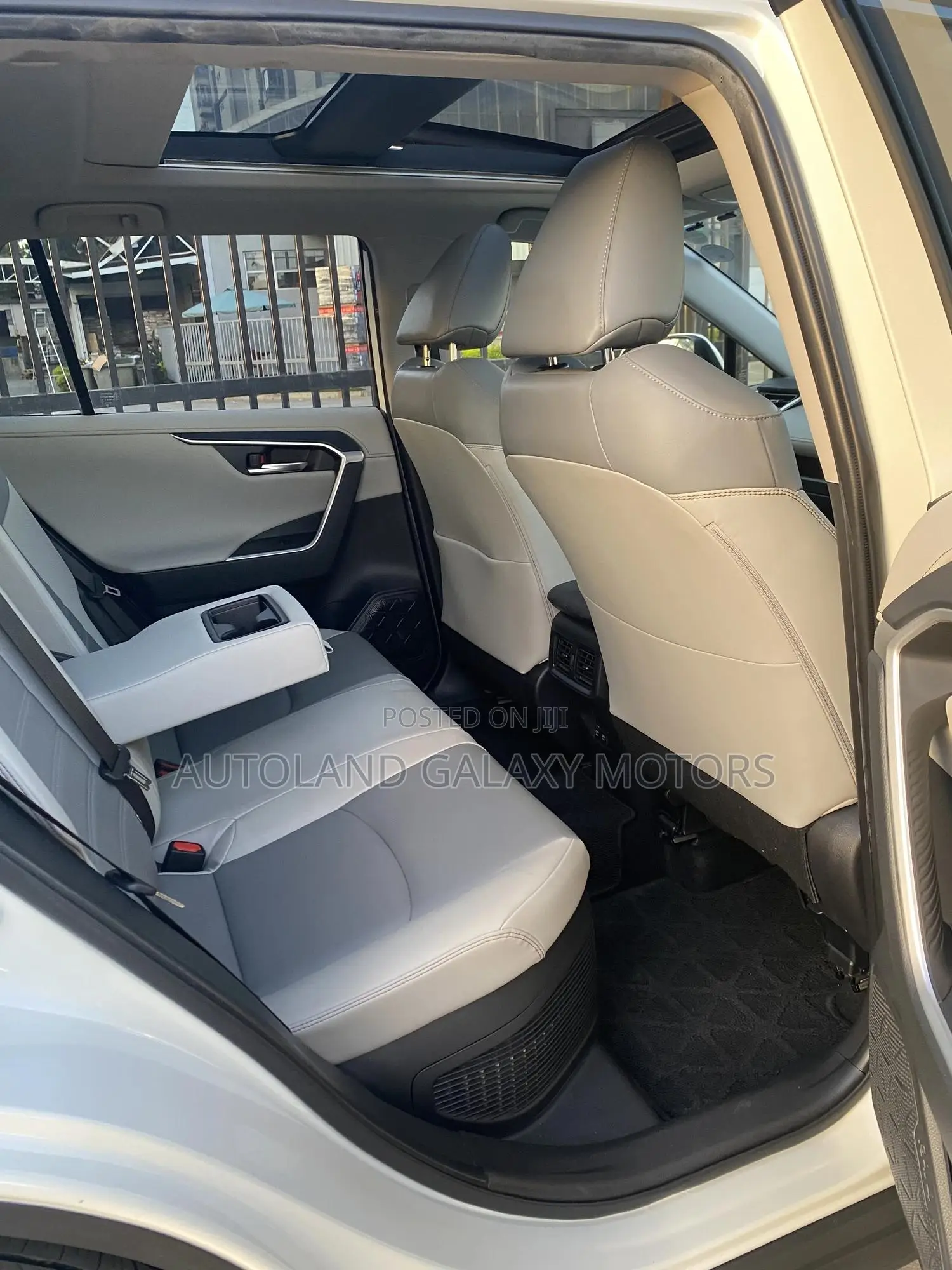 Toyota RAV4 Hybrid 2019 White