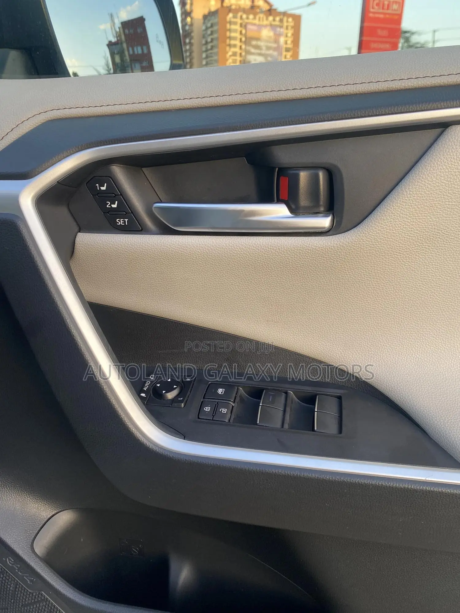 Toyota RAV4 Hybrid 2019 White