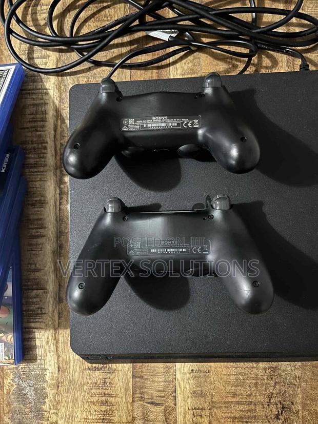 Play Station 4 Slim - thumbnail 3