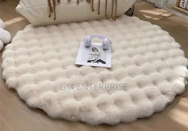 *Fluffy Round Plush Rugs - main view