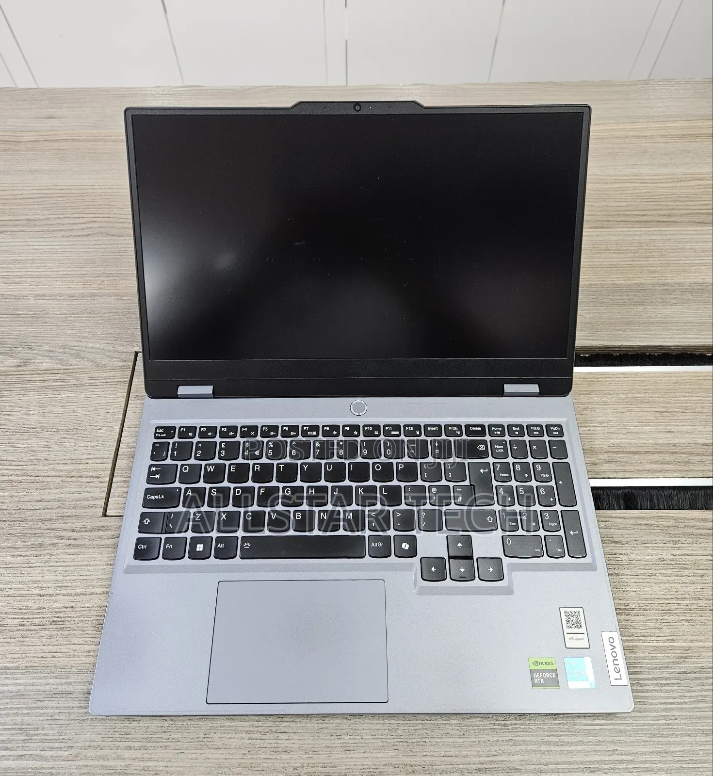 Laptop Lenovo LOQ 15ARP9 16GB Intel Core I7 SSD 512GB