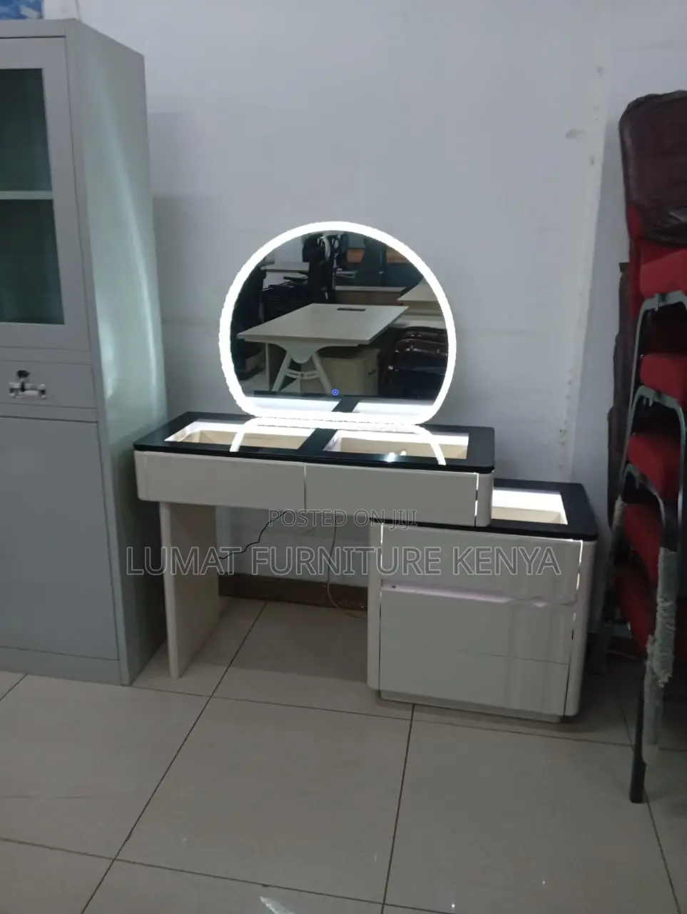 Minimalist Dressing Table With Storage