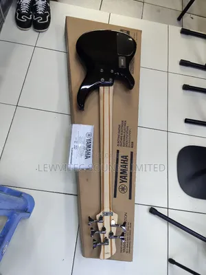 Yamaha Active 5 Strings Guitar
