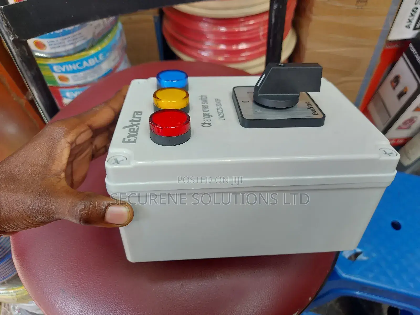 Manual Changeover Switch, Specifically Exextra Lw26dzs-32a/3p Model.