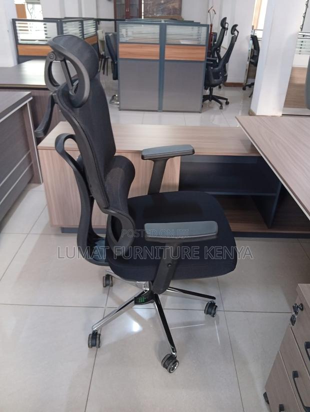 Comfort-Focused Executive Chair - thumbnail 2