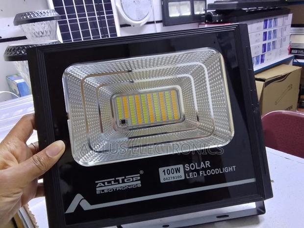 100w Solar Floodlights - main view