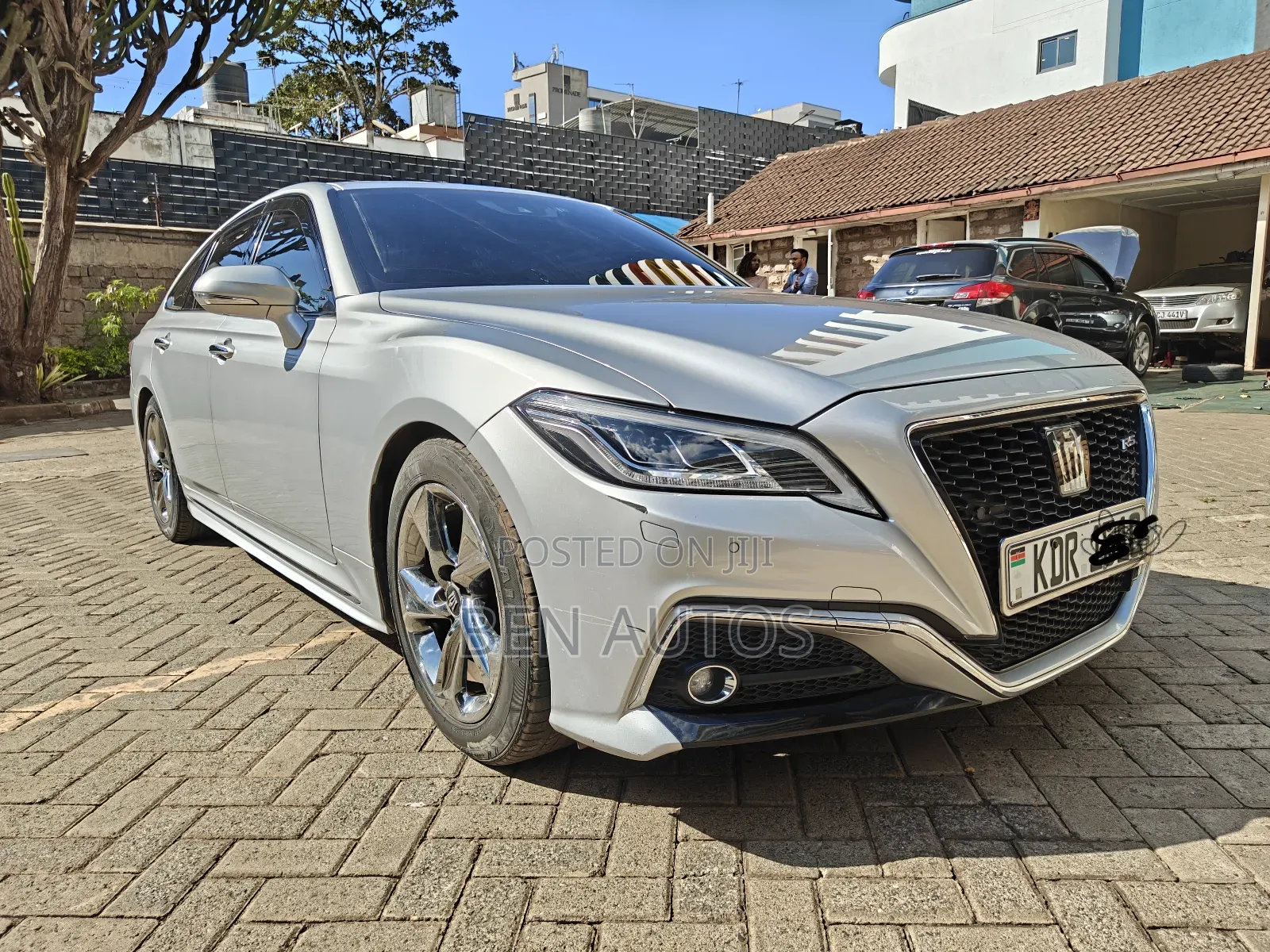 Toyota Crown 2018 Silver