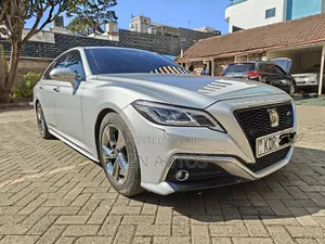 Toyota Crown 2018 Silver