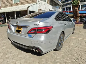 Toyota Crown 2018 Silver