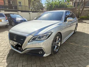 Toyota Crown 2018 Silver