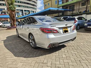 Toyota Crown 2018 Silver