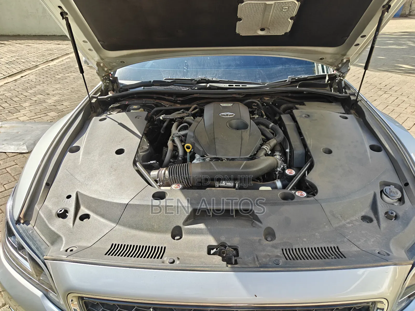 Toyota Crown 2018 Silver