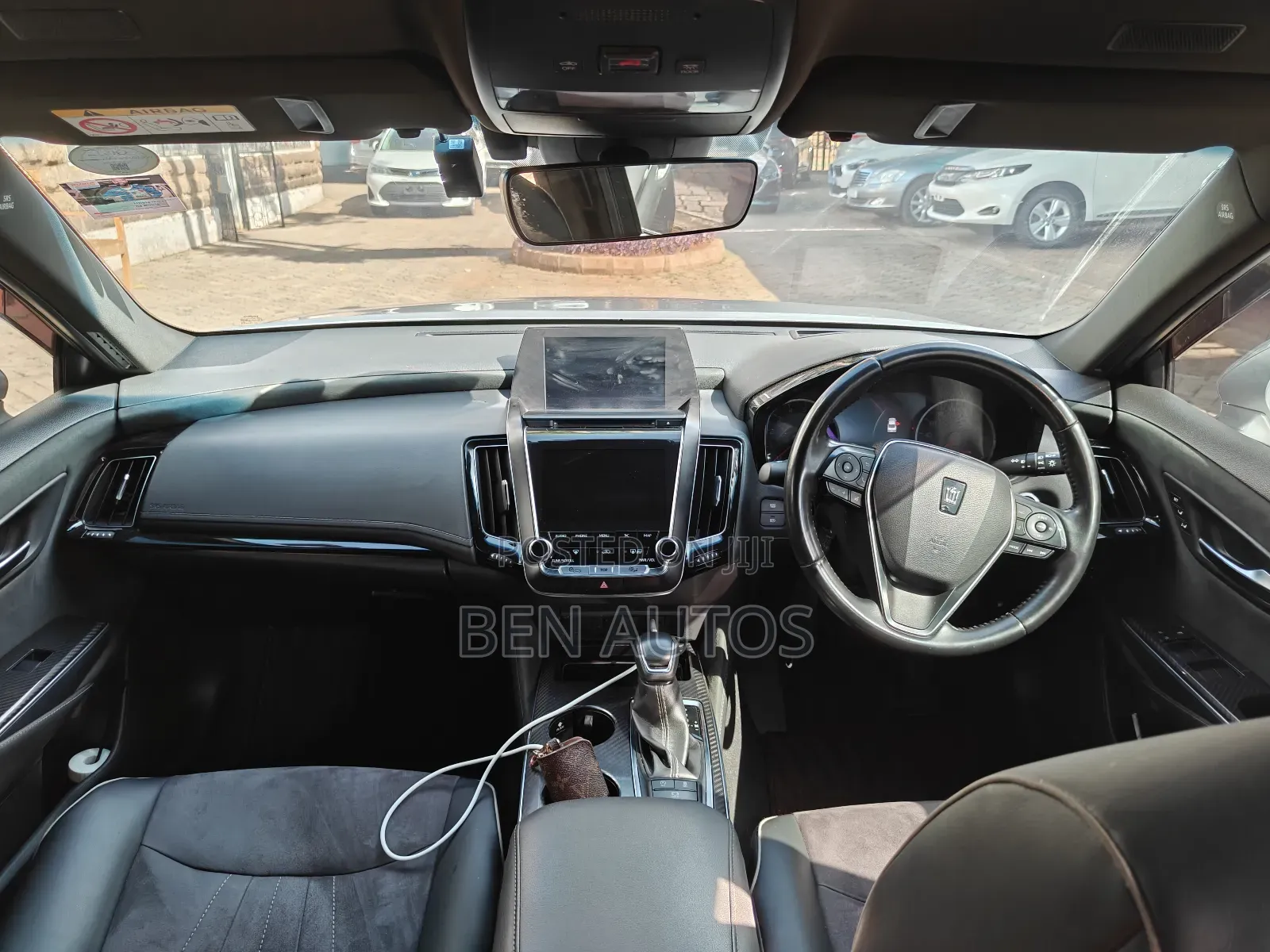 Toyota Crown 2018 Silver