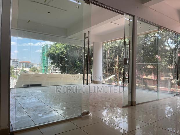 Modern/Spacious Shops to Let - thumbnail 3