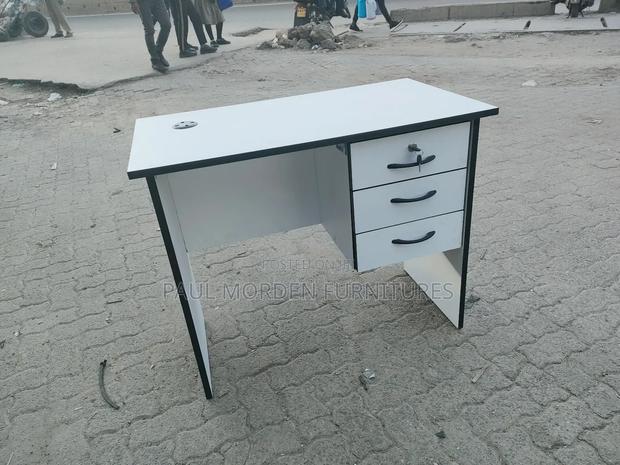 Spacious Laptop Table (0.9m)