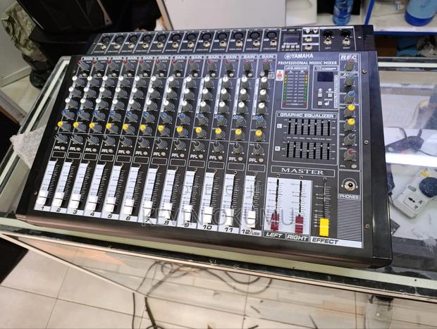 Yamaha 12channels 6000watts Powered Mixer