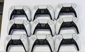 Grade a Sony Dual Sense 5 Controller - thumbnail 2