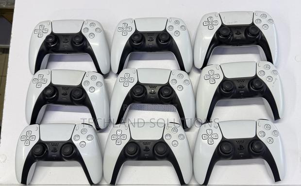 Grade a Sony Dual Sense 5 Controller - main view