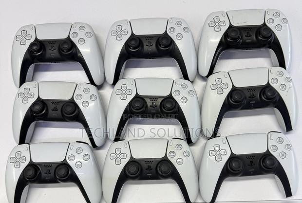 Grade a Sony Dual Sense 5 Controller - thumbnail 3