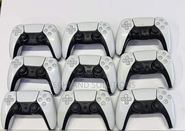 Grade a Sony Dual Sense 5 Controller - thumbnail 4