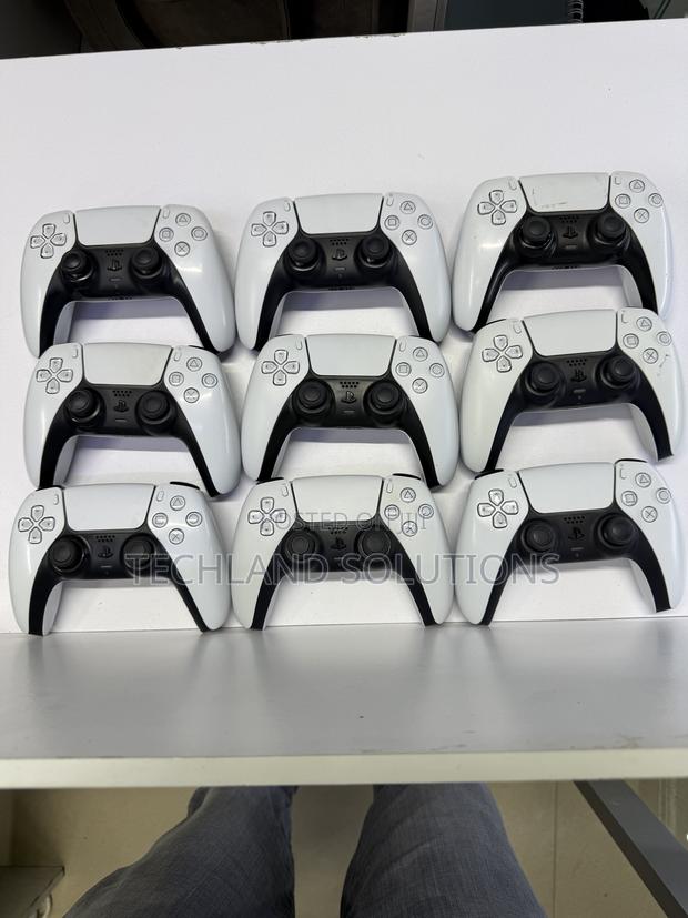 Grade a Sony Dual Sense 5 Controller - thumbnail 5