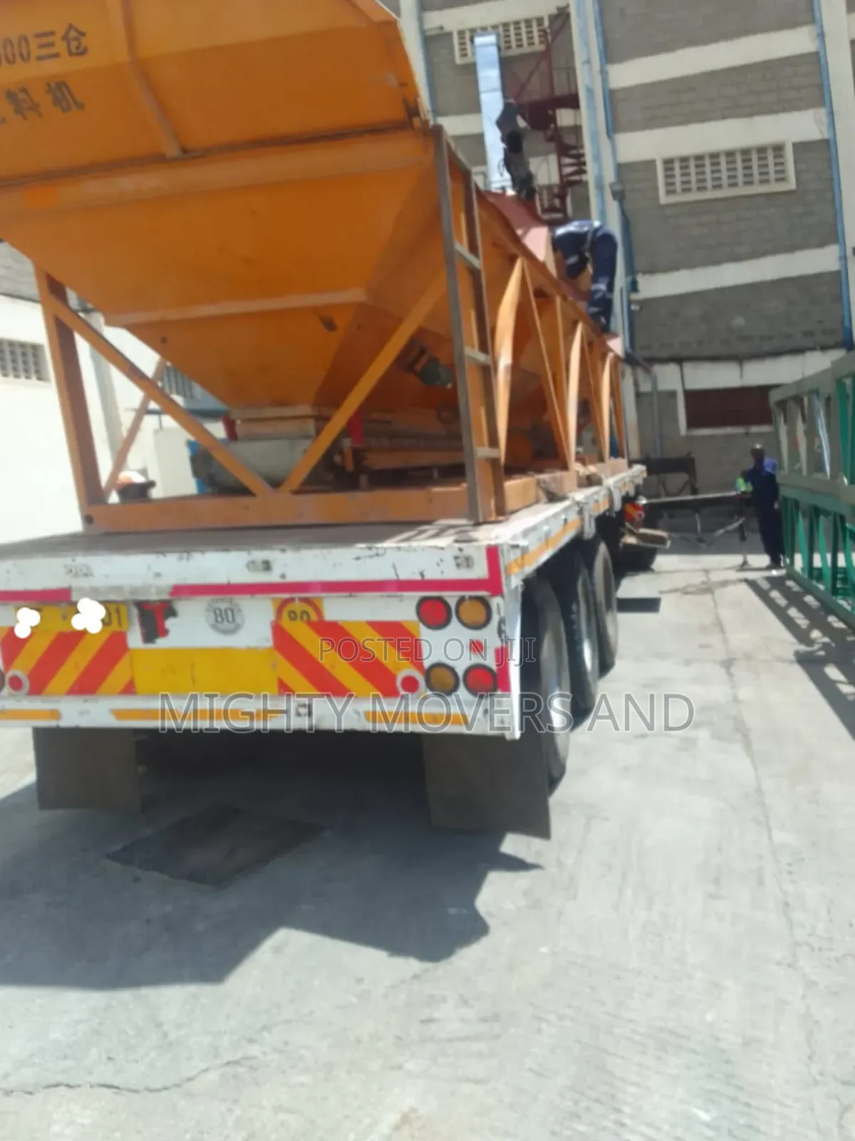 Transit Trailers With Uplifting Cranes Are Available