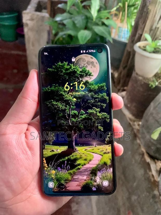 Samsung Galaxy S10e 128 GB Blue - thumbnail 2