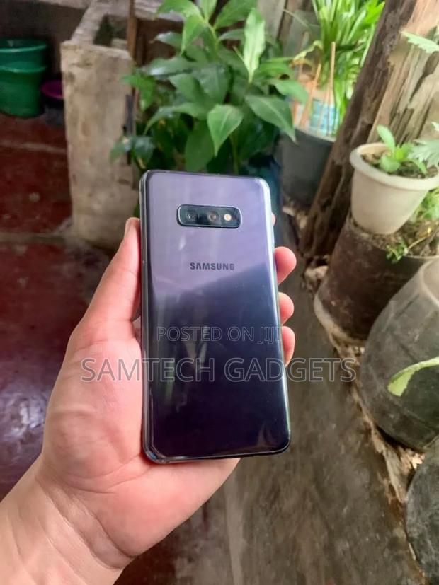 Samsung Galaxy S10e 128 GB Blue - thumbnail 4