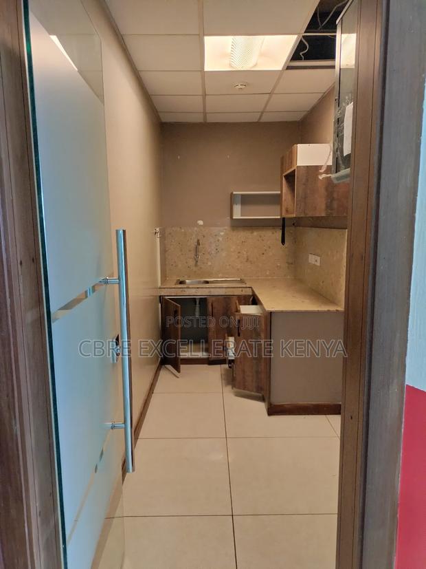 Fitted Office Space - thumbnail 4