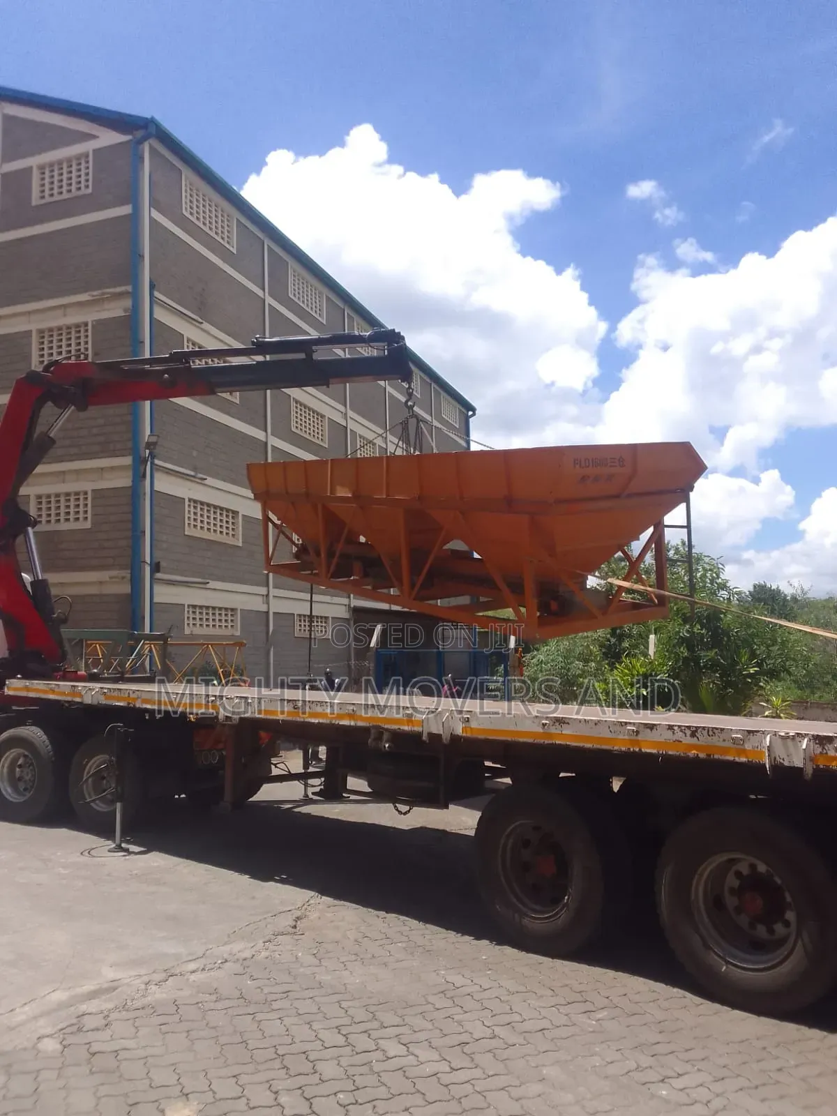 Transit Trailers With Crane for Lifting Are Accessible