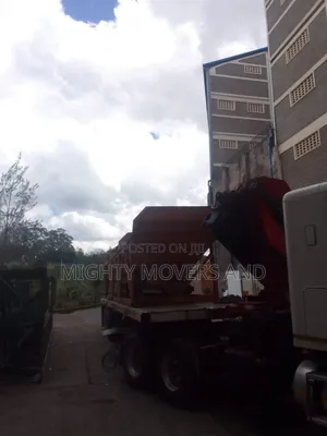 Transit Trailers With Cranes Are Available for Logistics Services