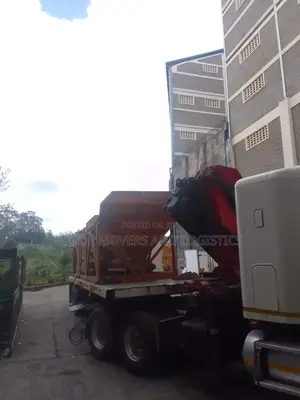 Transit Trailers With Cranes Are Available for Logistics Services