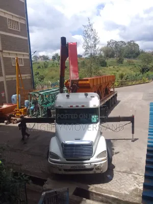 Transit Trailers With Cranes Are Available for Logistics Services