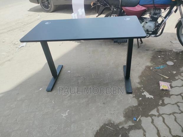 Automatically Adjustable Office Table