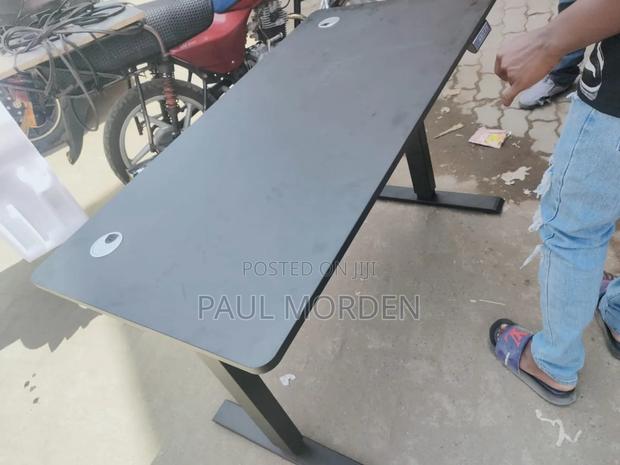 Automatically Adjustable Office Table - thumbnail 2